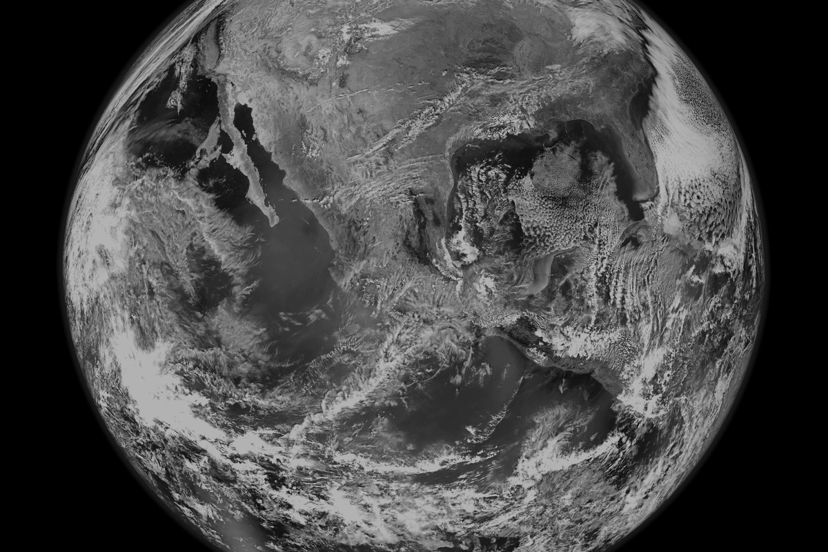 Hyperion — monochrome environmental field